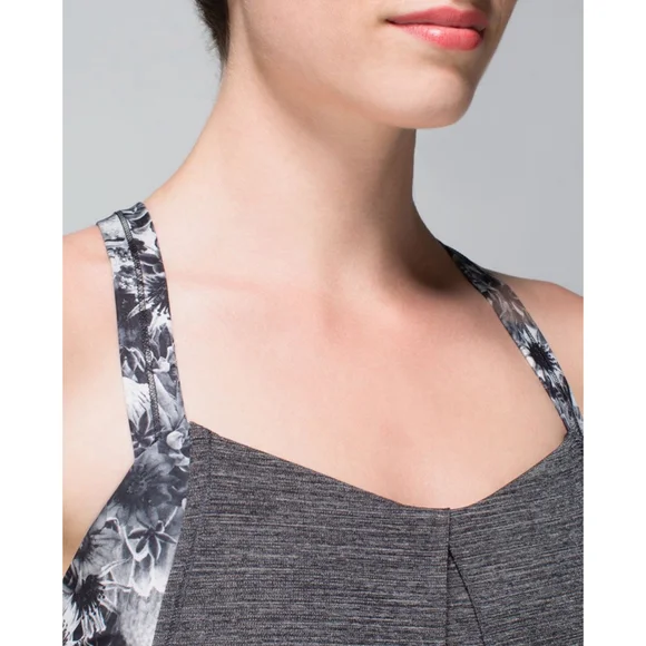 EUC sz 8 Lululemon Rest Less Tank grey & heathered black - Picture 5 of 8